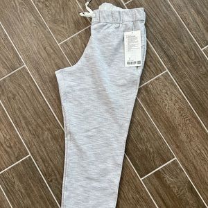 Lululemon on the fly crop